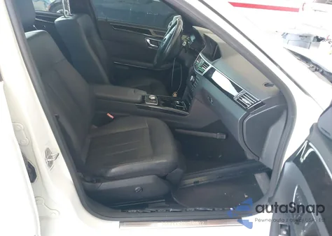 2010 Mercedes-Benz E 550 z USA, uszkodzony, nr VIN WDDHF7CB3AA033244